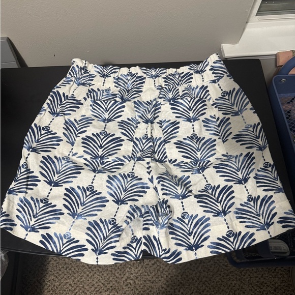 Blue and White Patterned Women's Shorts Linen & Rayon Pull-On Shorts size small - Picture 4 of 5